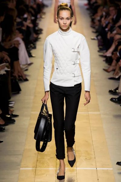 Look 13